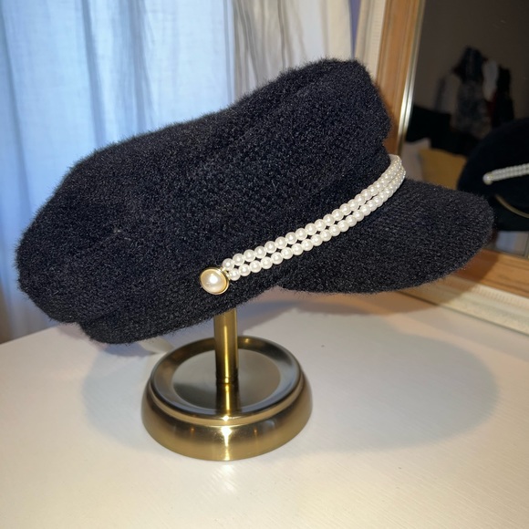 SOLD - Women’s Black Hat / Classic Fisherman Style Cap - Picture 8 of 8